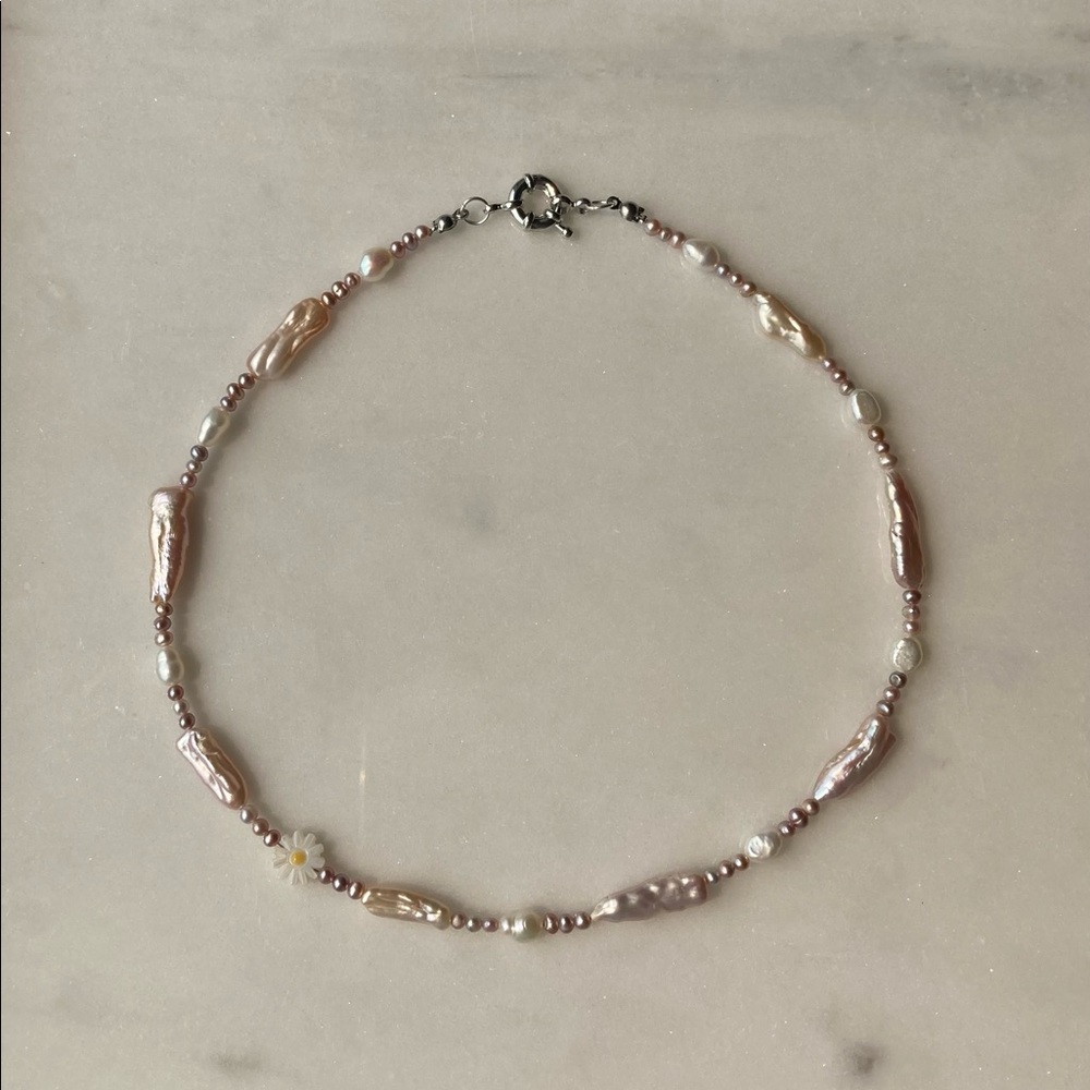 Handmade pearl daisy necklace - Picture 1 of 1